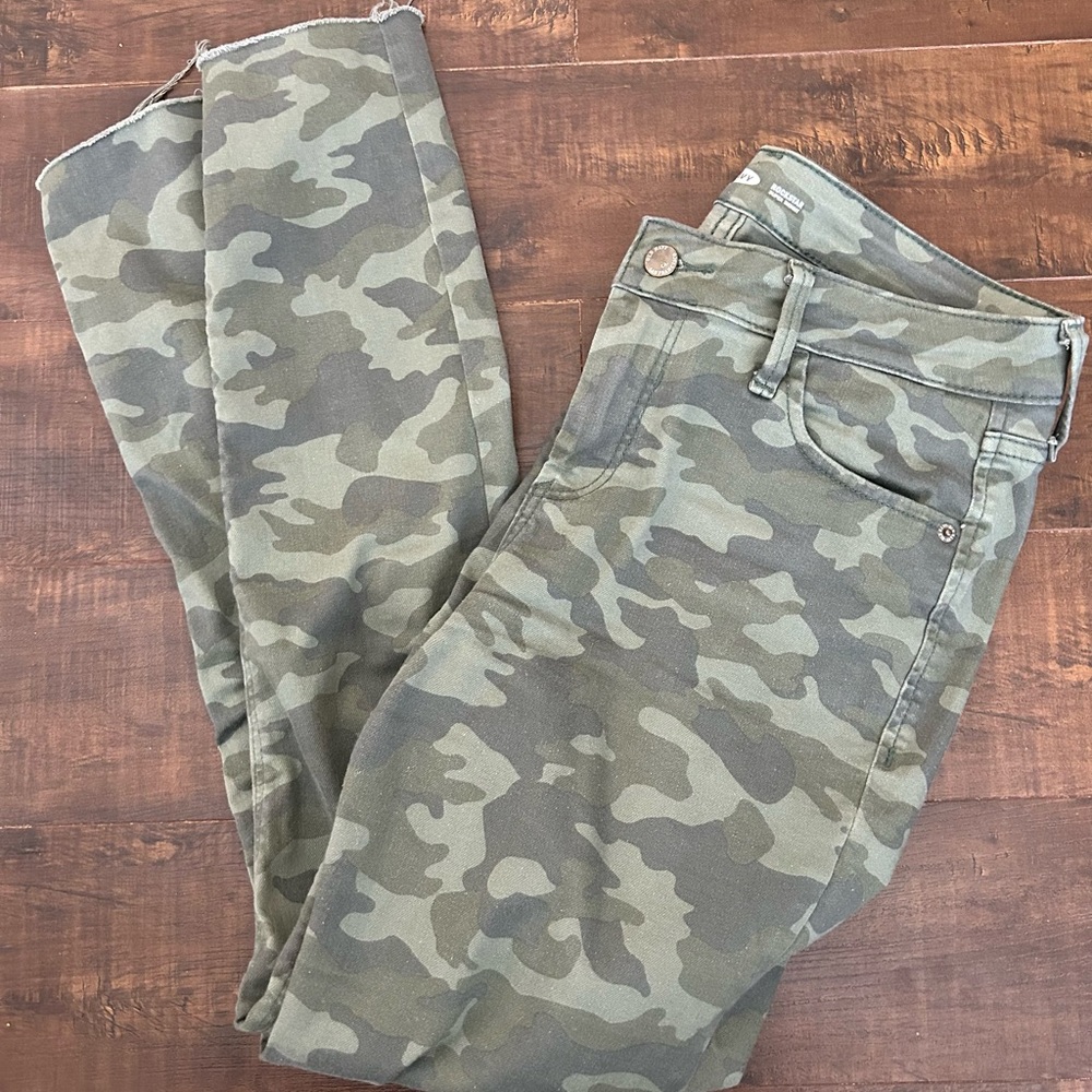 Old Navy Camouflage Rockstar Super Skinny Jeans-Size 6